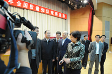 中國質量檢驗協會秘書長助理張明(左三)陪同時任國家質檢總局局長王勇等領導巡視考場掠影