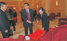 時任國家質檢總局局長王勇現場題名