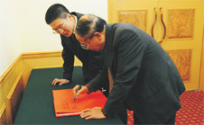 時任中國質量檢驗協會會長李保國現場題詞:熱烈祝賀第十六屆中國質量高層論壇圓滿成功!