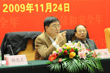 國家質檢總局總工程師張綱主持下午在國誼賓館召開的論壇